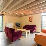 Cozy Bedrooms Cottage, بيت للعطل