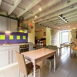 بيت للعطل Cozy Bedrooms Cottage, Soumoy