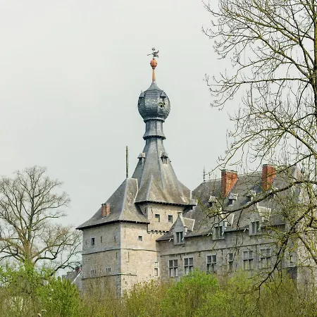 Dom wakacyjny Renovated With Terrace And Garden *